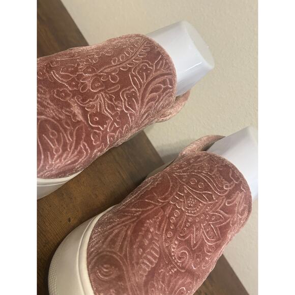 Steve Madden Gills mauve velvet slip-on sneakers Woman's Size 7.5 - Picture 10 of 10